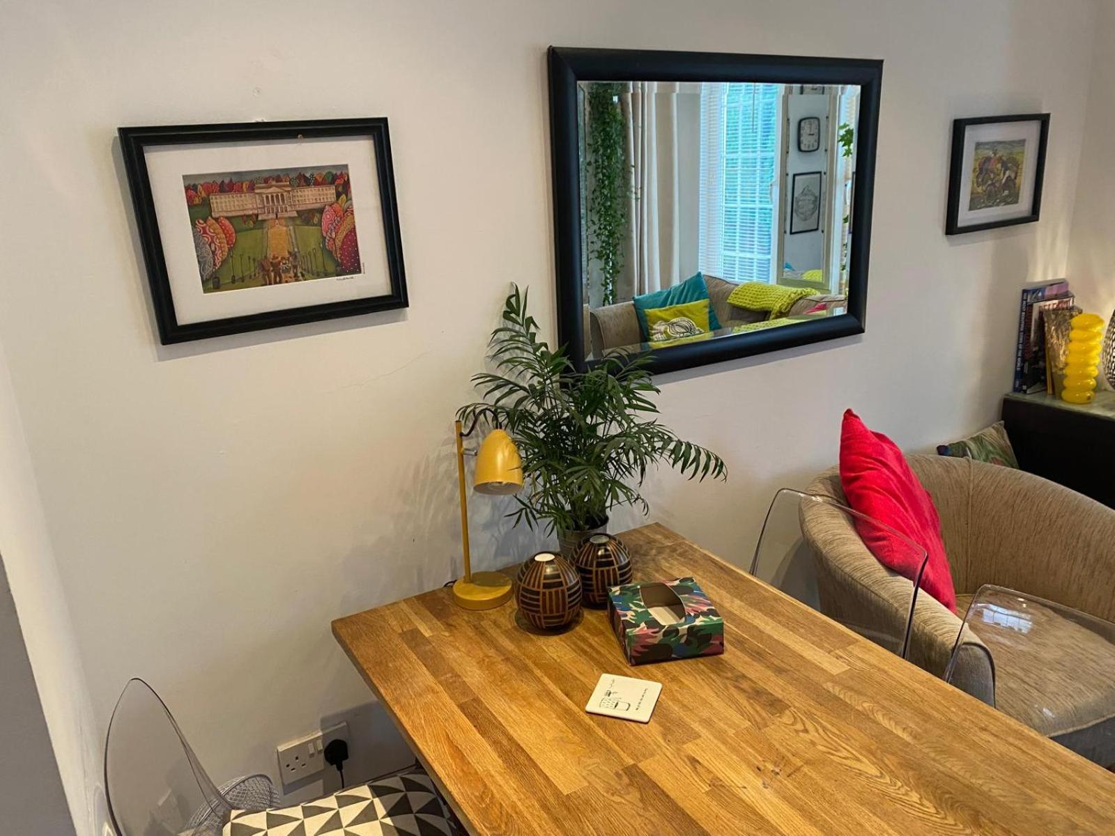 True Colours Apartment In Central Location Bangor  Kültér fotó