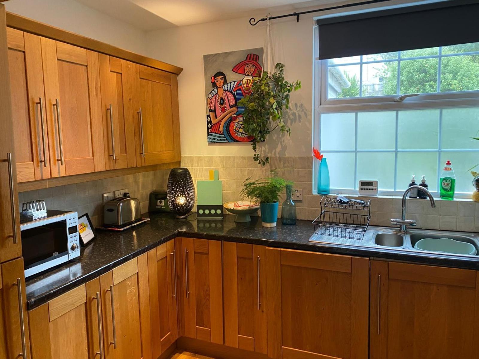 True Colours Apartment In Central Location Bangor  Kültér fotó