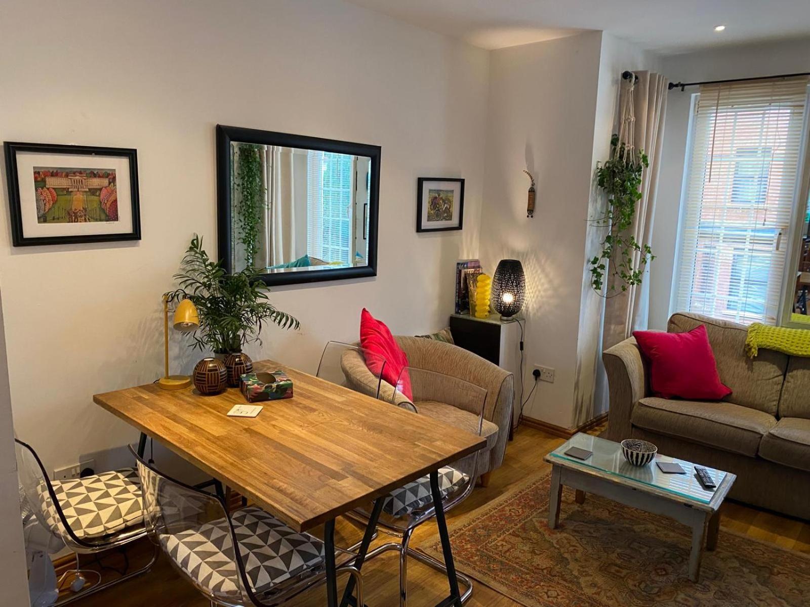 True Colours Apartment In Central Location Bangor  Kültér fotó