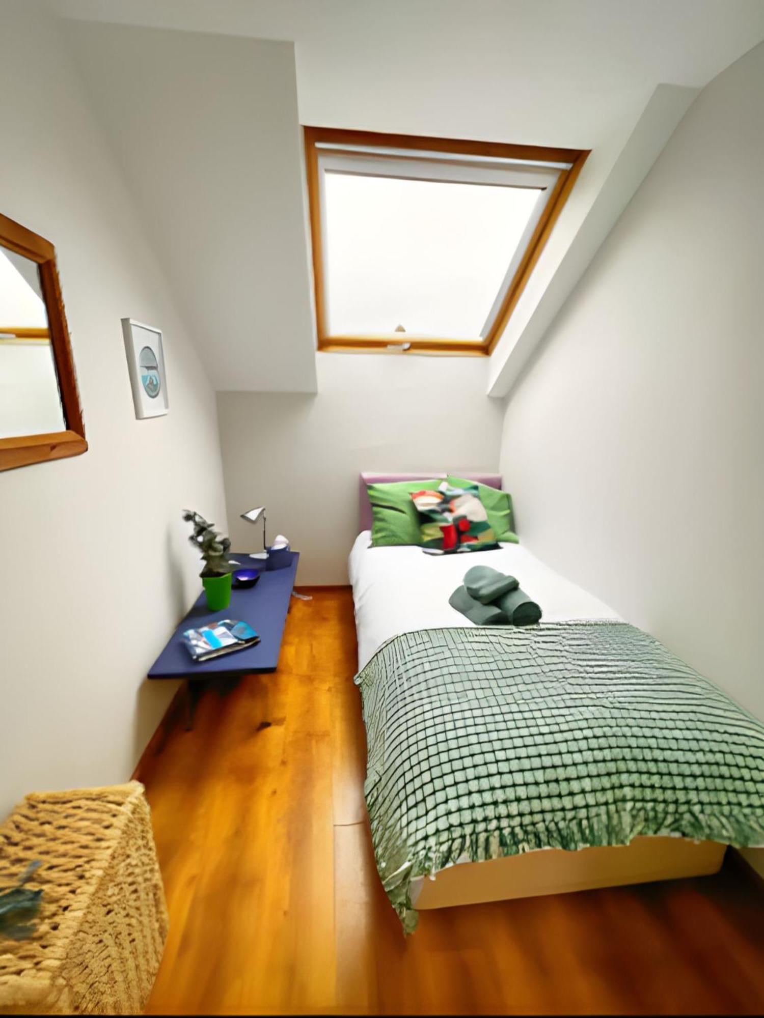 True Colours Apartment In Central Location Bangor  Kültér fotó
