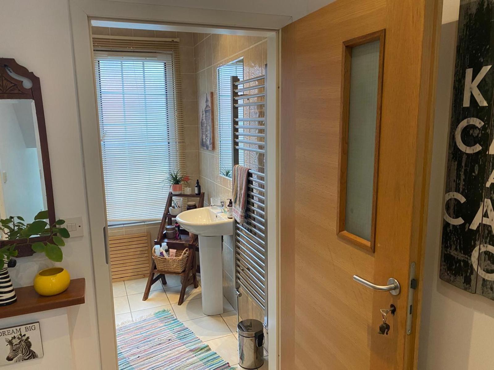 True Colours Apartment In Central Location Bangor  Kültér fotó